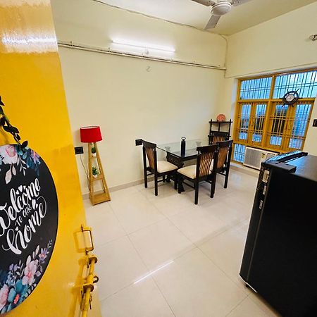 The Yellow House - Couple'S Getaway In Gomti Nagar- 1 Bhk ลัคเนา ภายนอก รูปภาพ