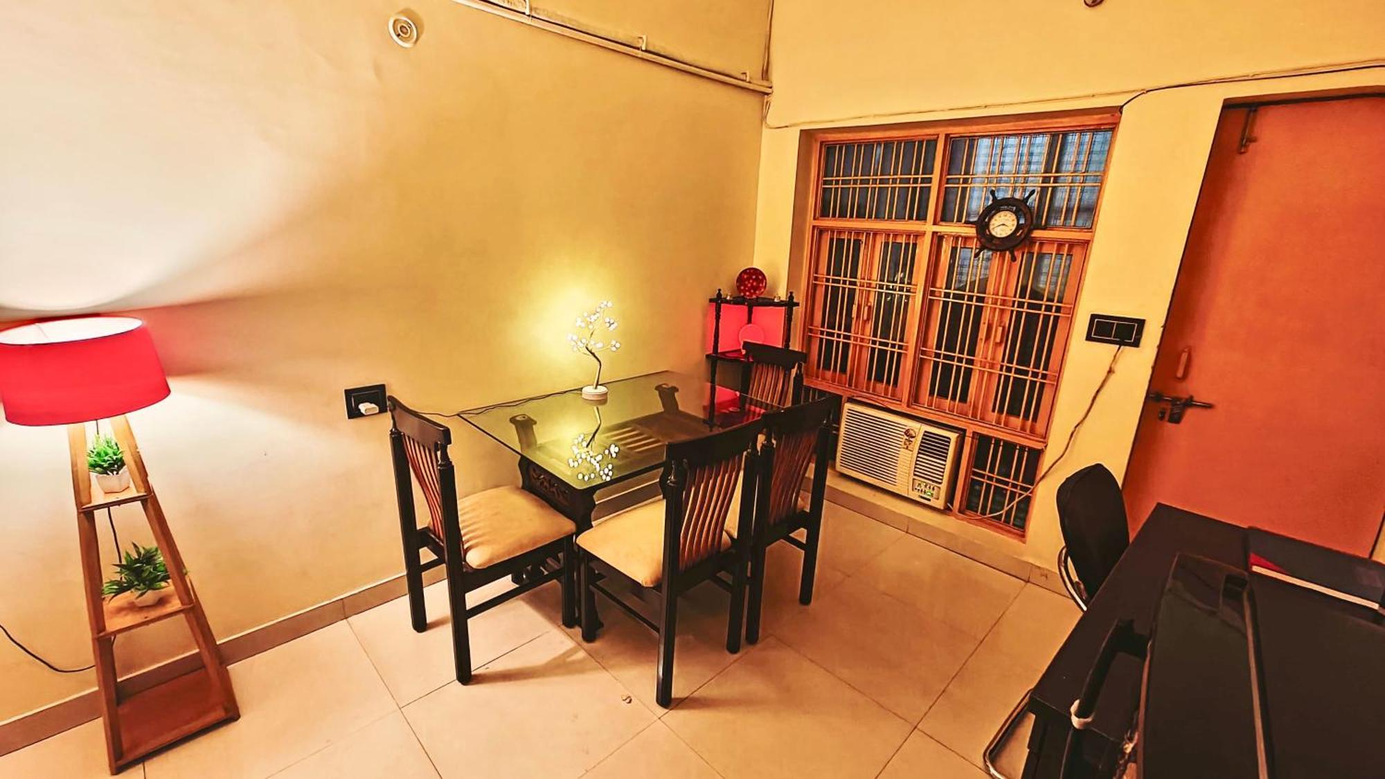 The Yellow House - Couple'S Getaway In Gomti Nagar- 1 Bhk ลัคเนา ภายนอก รูปภาพ