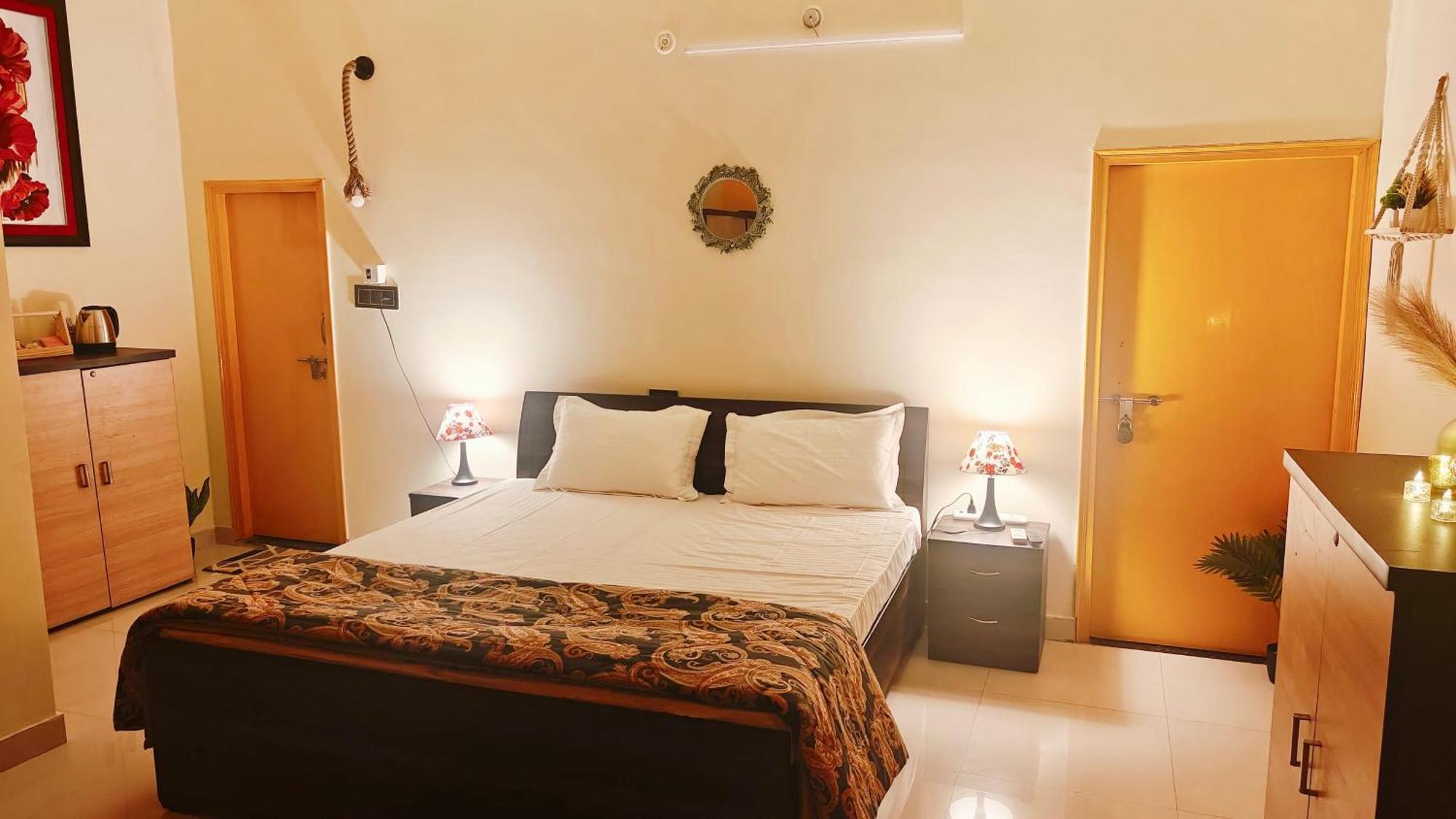 The Yellow House - Couple'S Getaway In Gomti Nagar- 1 Bhk ลัคเนา ภายนอก รูปภาพ
