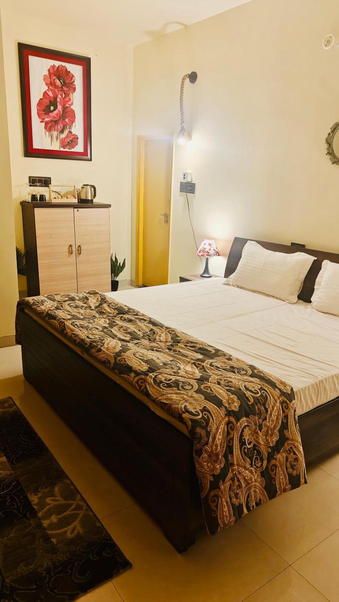 The Yellow House - Couple'S Getaway In Gomti Nagar- 1 Bhk ลัคเนา ภายนอก รูปภาพ