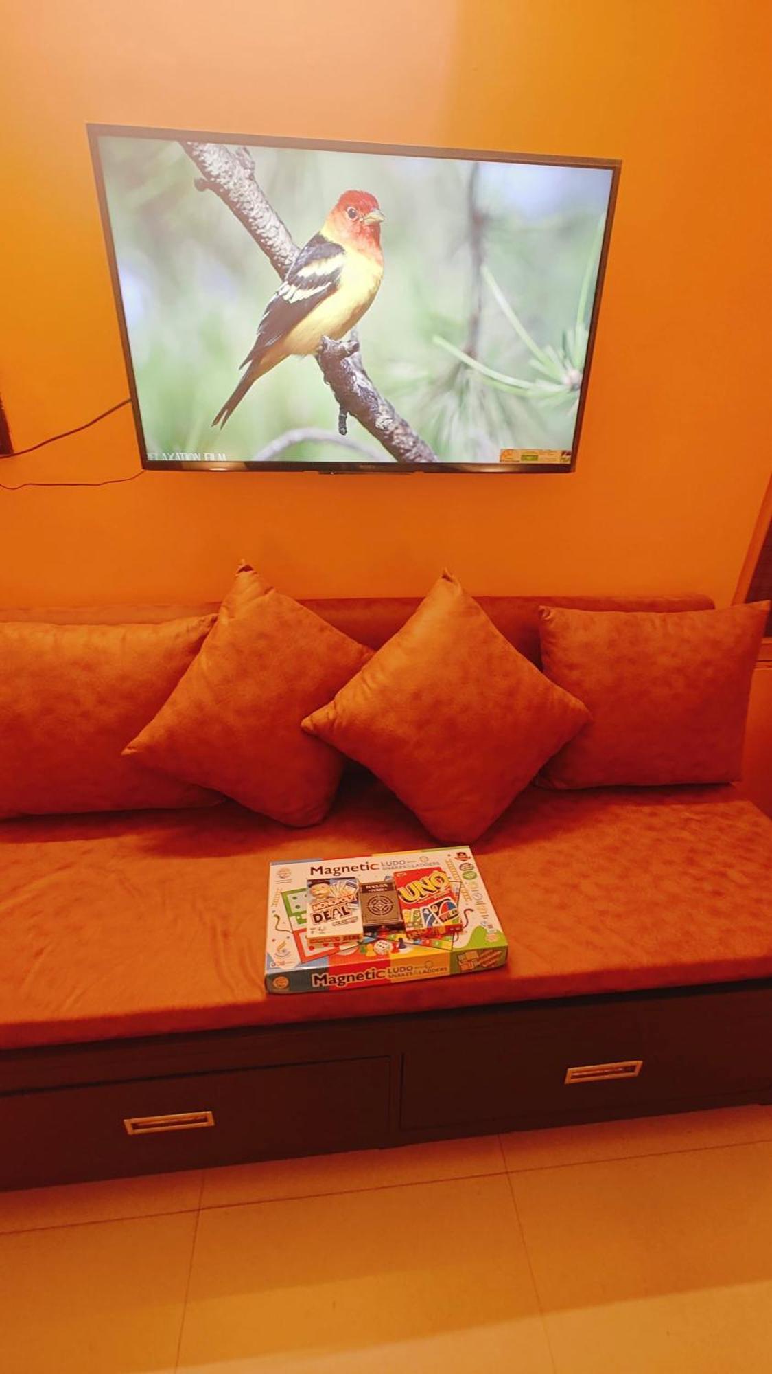 The Yellow House - Couple'S Getaway In Gomti Nagar- 1 Bhk ลัคเนา ภายนอก รูปภาพ