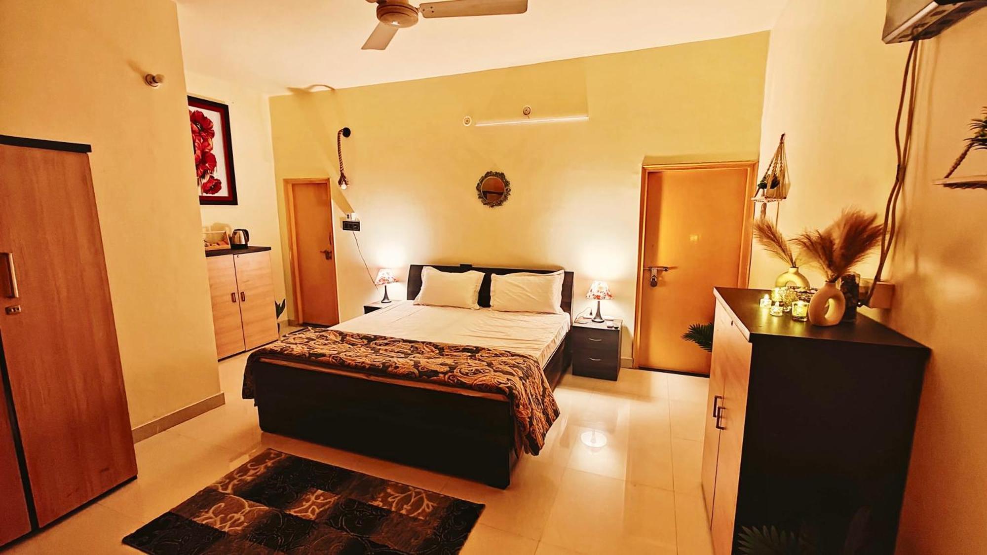 The Yellow House - Couple'S Getaway In Gomti Nagar- 1 Bhk ลัคเนา ภายนอก รูปภาพ