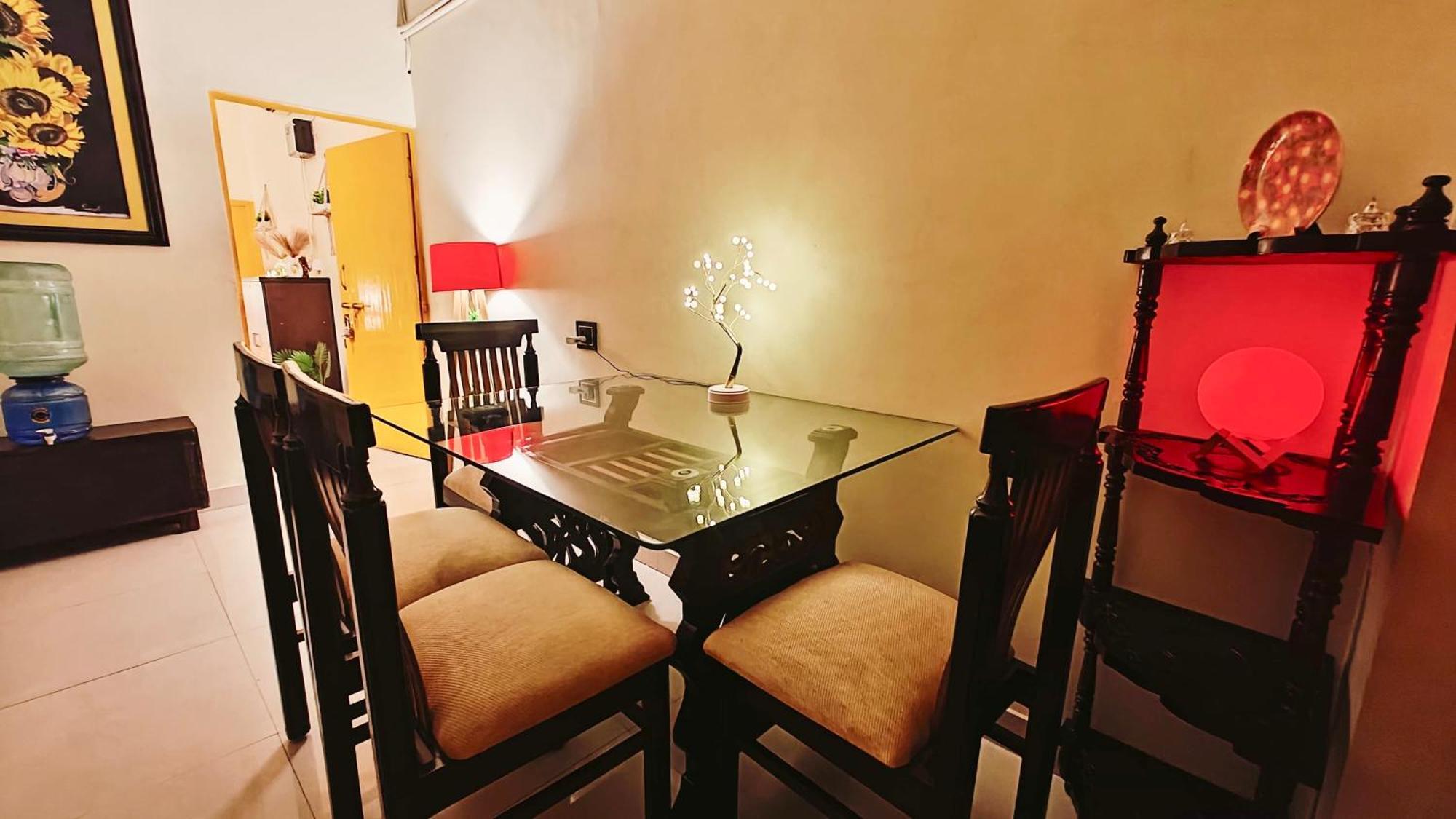 The Yellow House - Couple'S Getaway In Gomti Nagar- 1 Bhk ลัคเนา ภายนอก รูปภาพ